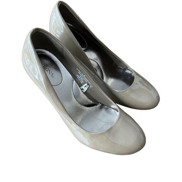 😊 3/$30 patent leather-like 3" heel round toe pumps Women's 8 TAUPE - Picture 7 of 13